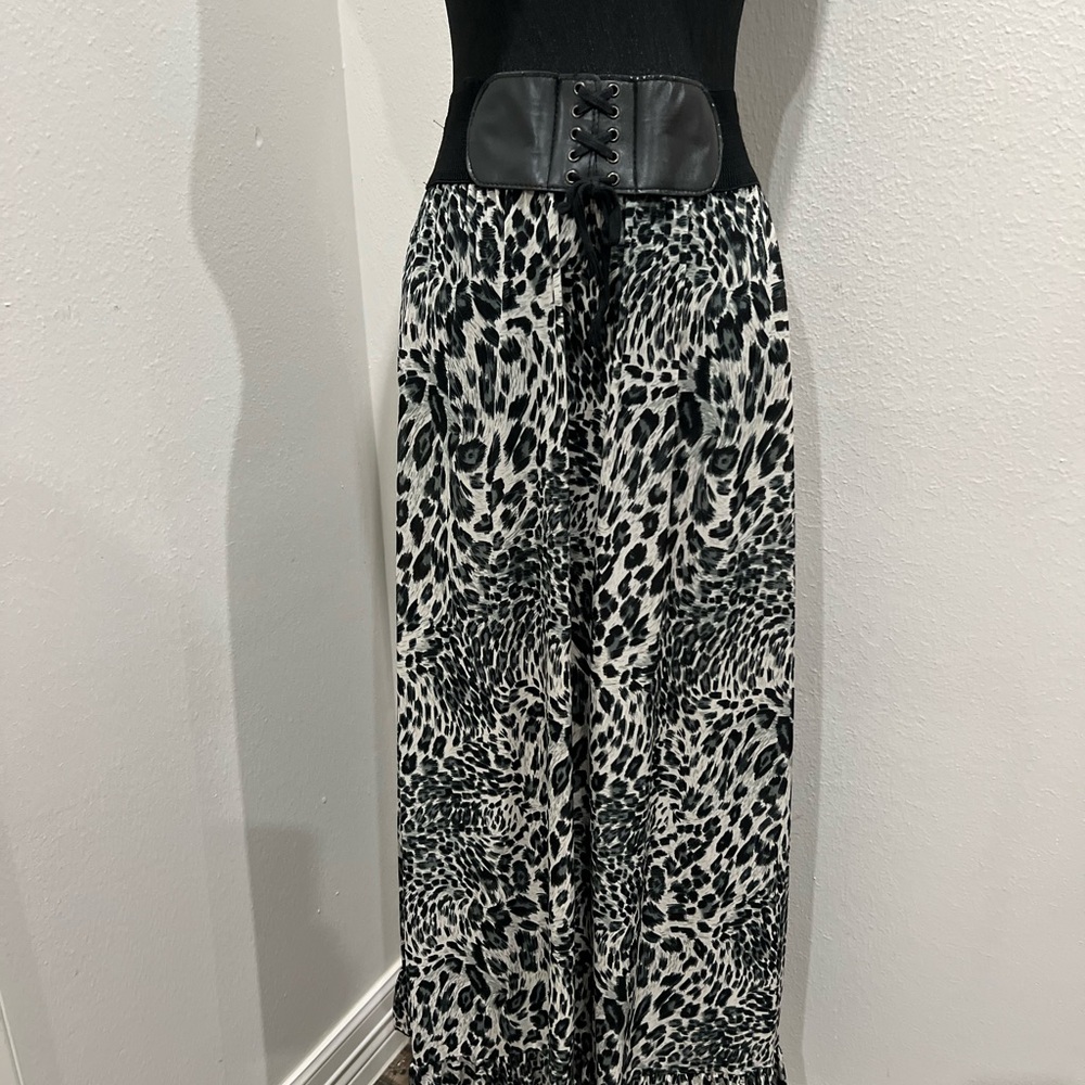 Waist flattering, belted, slim, long skirt with a little ruffle at the bottom!